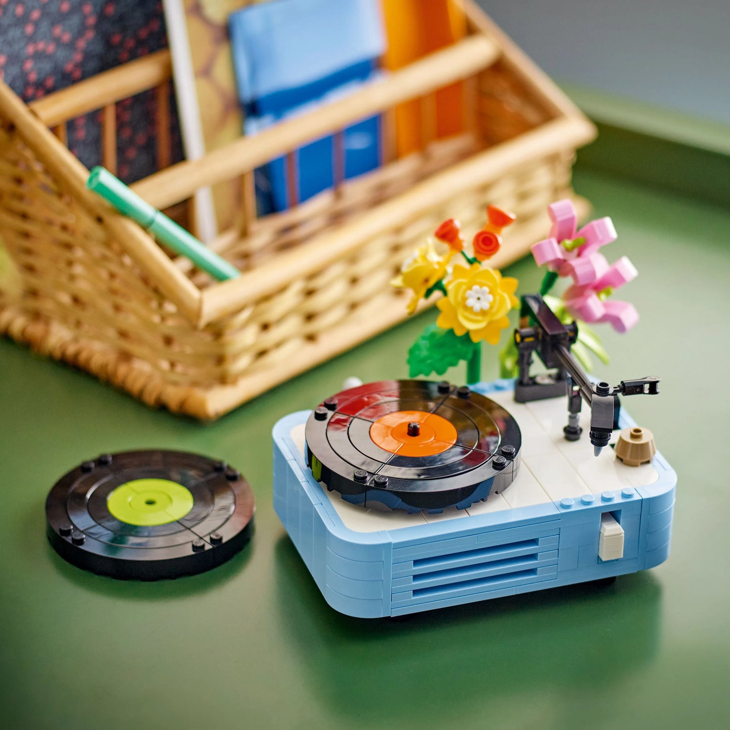 LEGO Record Player with Flowers 31172 Creator