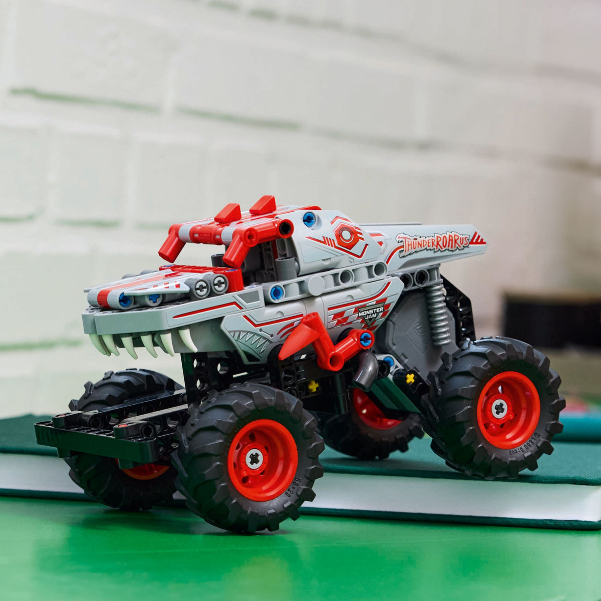 LEGO The Monster Jam ThunderROARus 42200 Technic