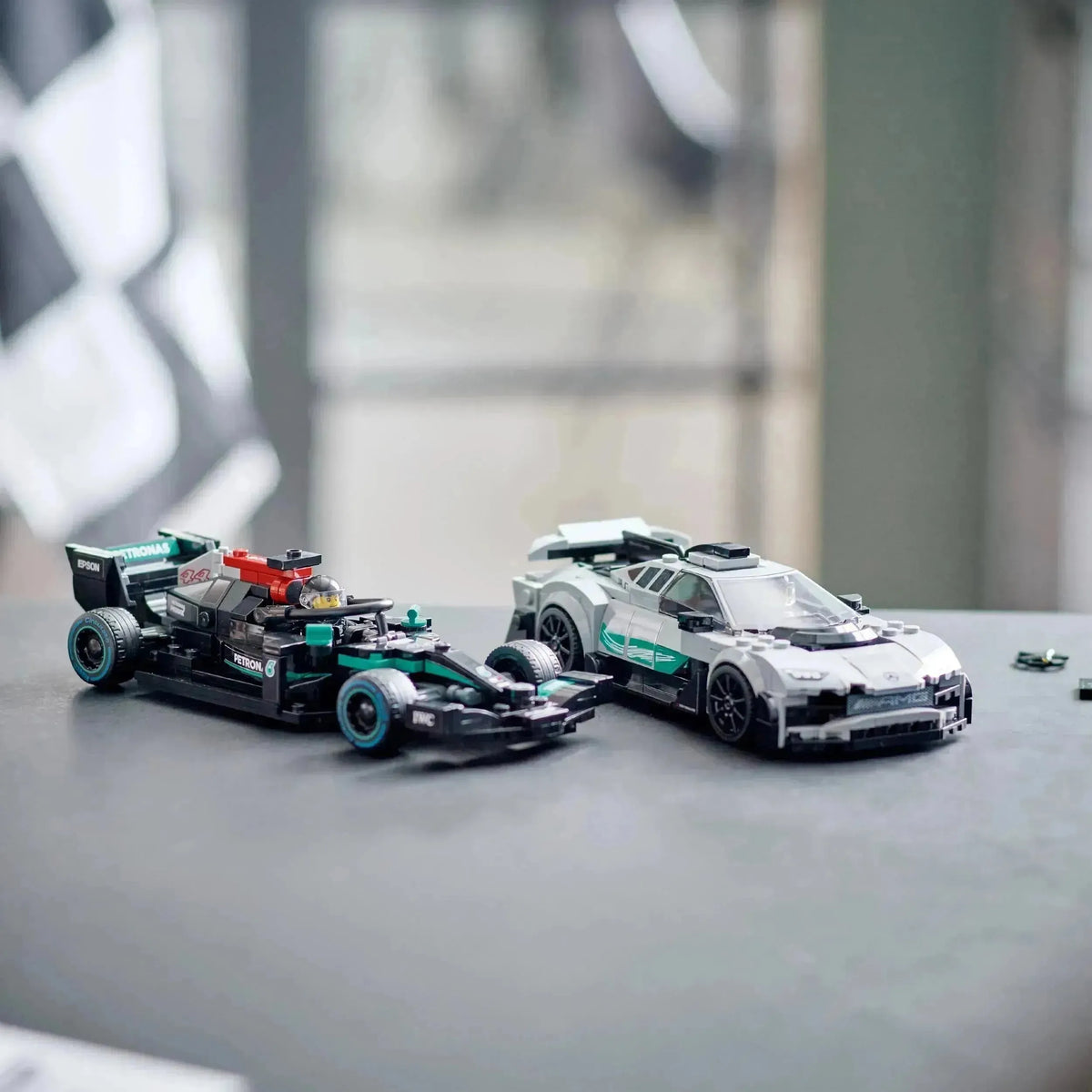 LEGO The Mercedes-AMG Formula 1 W12 E Performance & Mercedes-AMG Project One 76909 Speedchampions